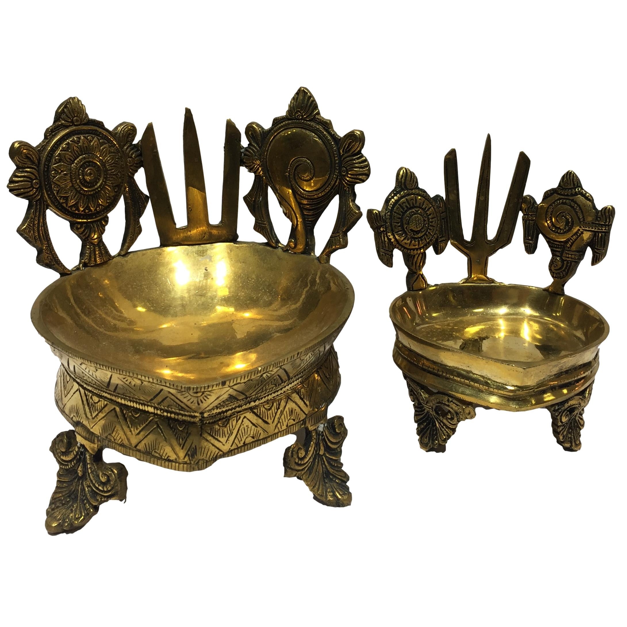 Golden Brass Thiruman Shanku Chakra Akanda Vilaku or Pooja Decorative oil Broader Deepak Size 4 & 6.5 inches