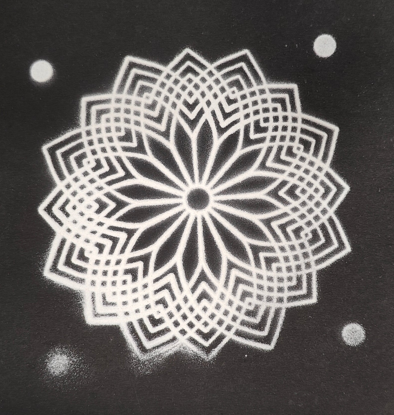 Square Wooden Frame Complex Spiral Floral Kolam design Rangoli Stencil – size 5 inches வட்ட பூ கோலம்